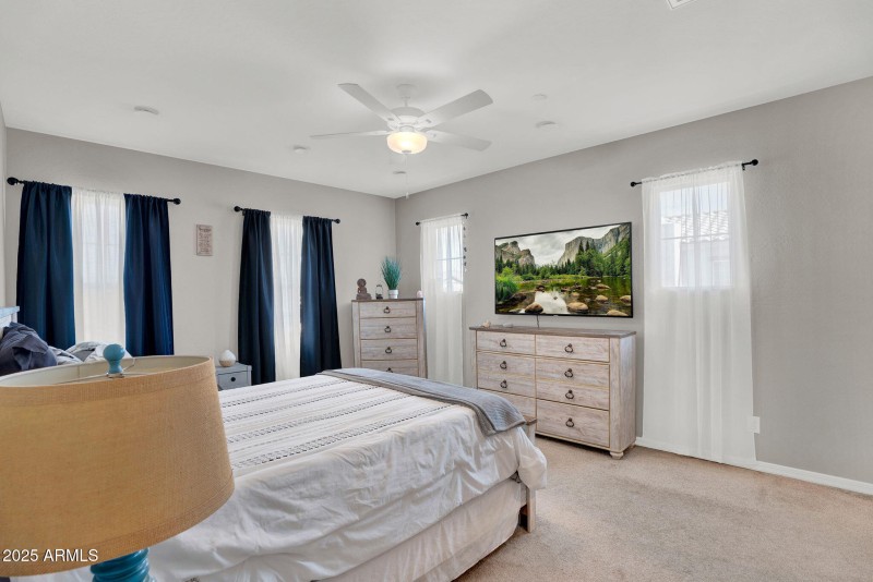 239 E balsam Edgar Rascon Realtor (16)