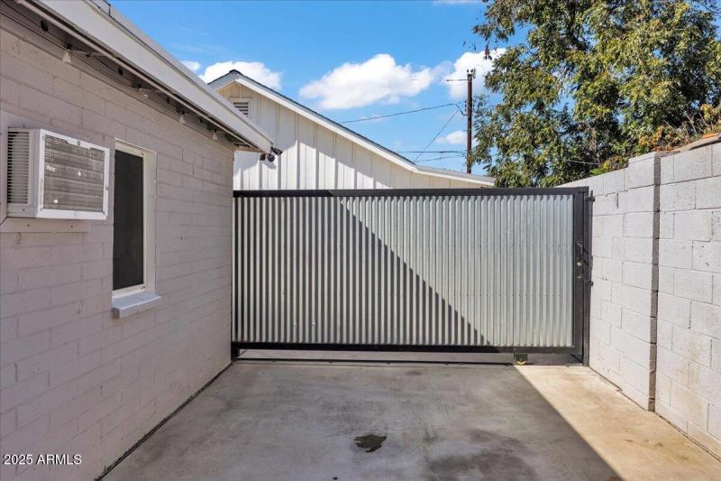 21-4632_N_14th_St_20