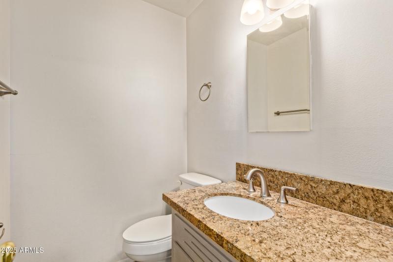 En suite bath to front bedroom 1