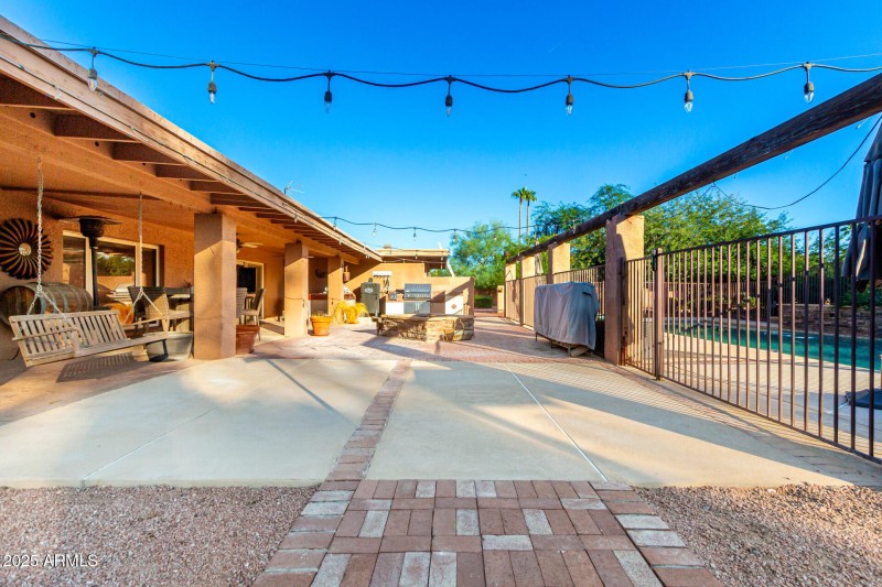 Large Spacious Backyard