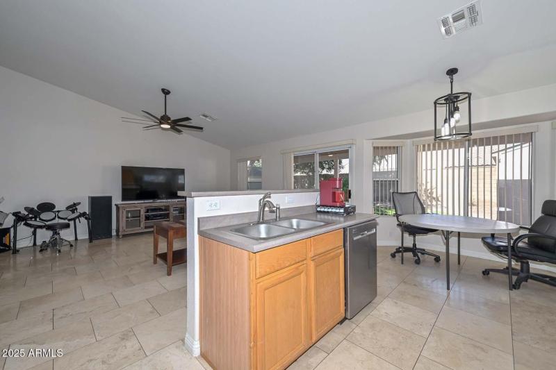 Kitchen-Breakfast Room