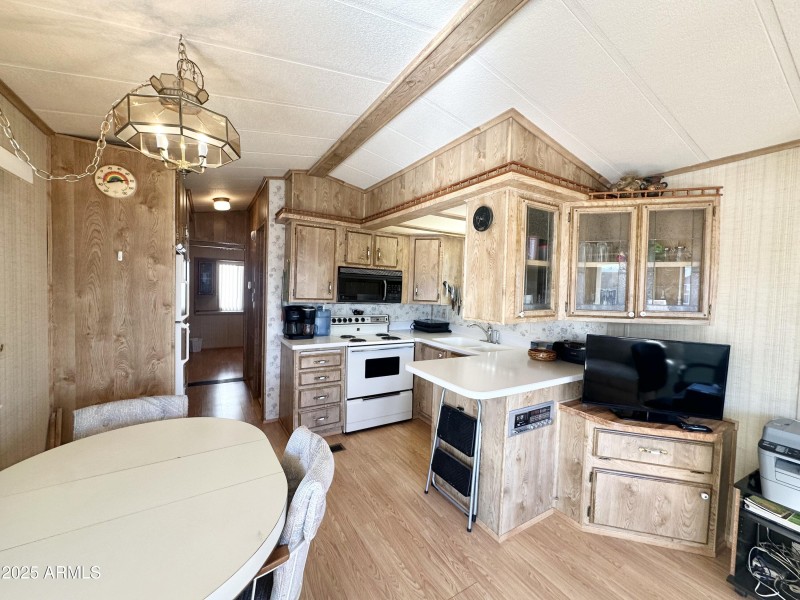 TV ENTERTAINMENT AREA