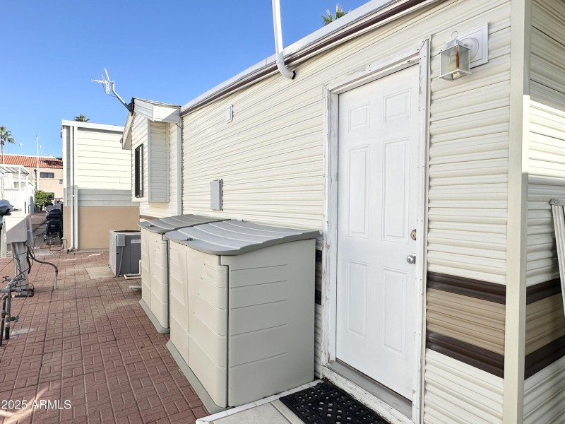 REAR ENTRY DOOR/STORAGE BINS