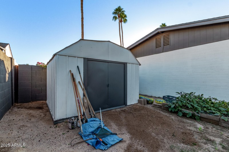 Large Shed and Garden Area