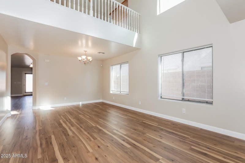 9-photo-Family-Room-e679b312-4dcf-459d-a