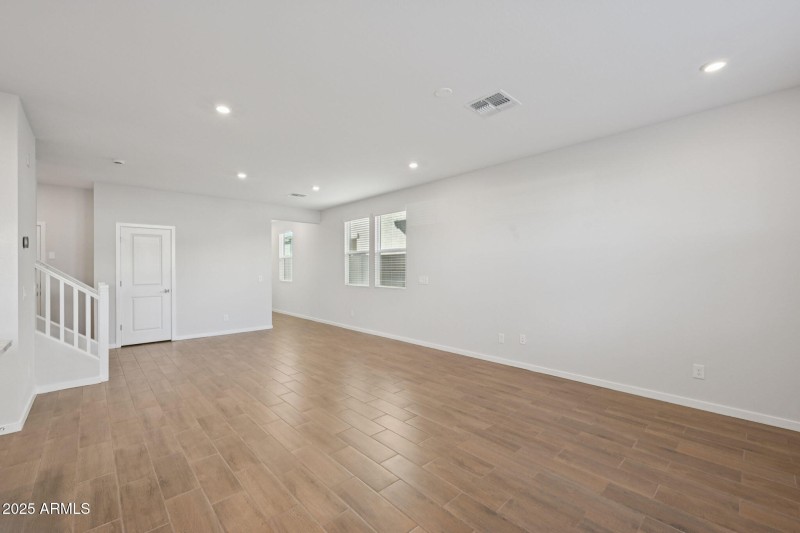 6-web-or-mls-W Jessie Ln-S0611-006