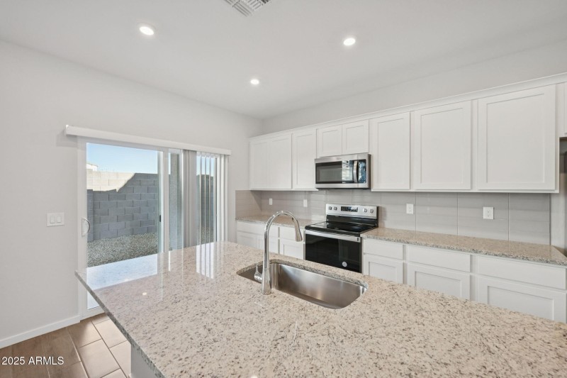 15-web-or-mls-W Jessie Ln-S0611-015