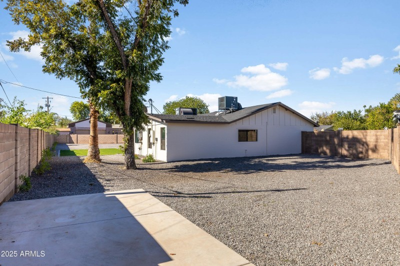 7801 N 4th Pl-34