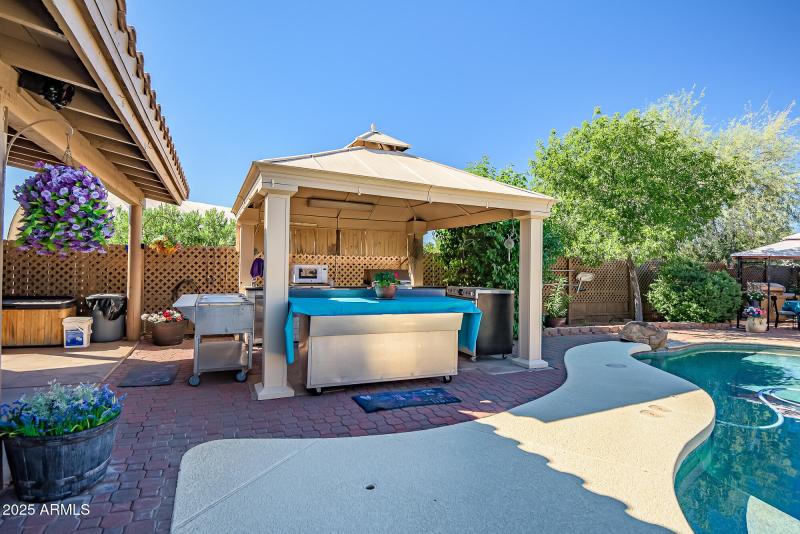 Outdoor Kitchen