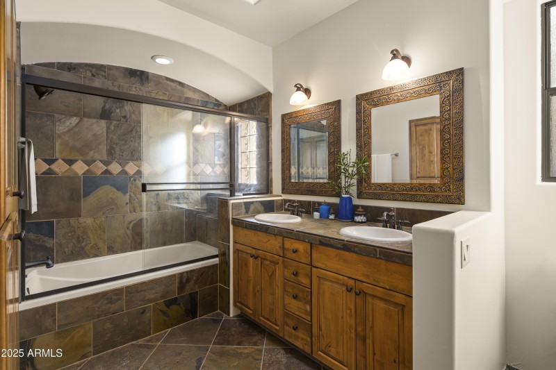 BATHROOM 2 - FULL