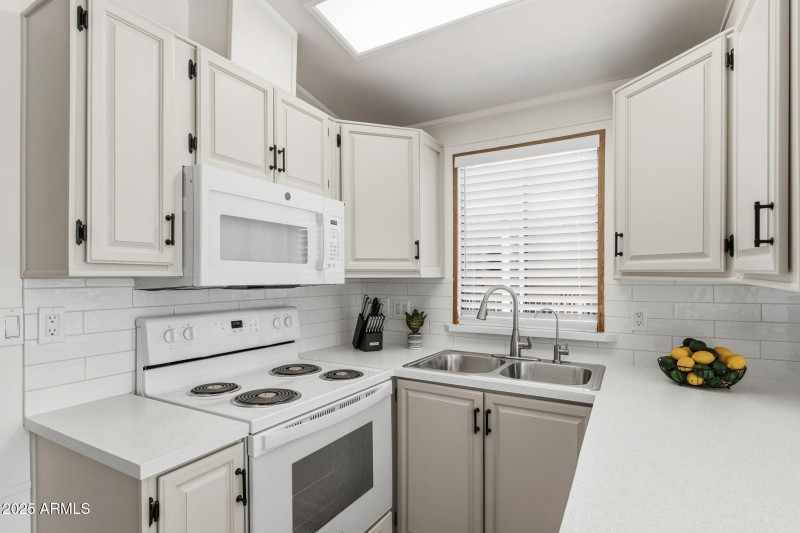 009__111 S Greenfield Rd unit 631