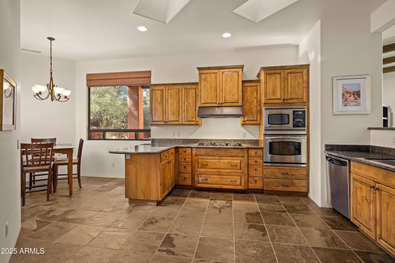 KITCHEN WITH BREAKFAST DINING