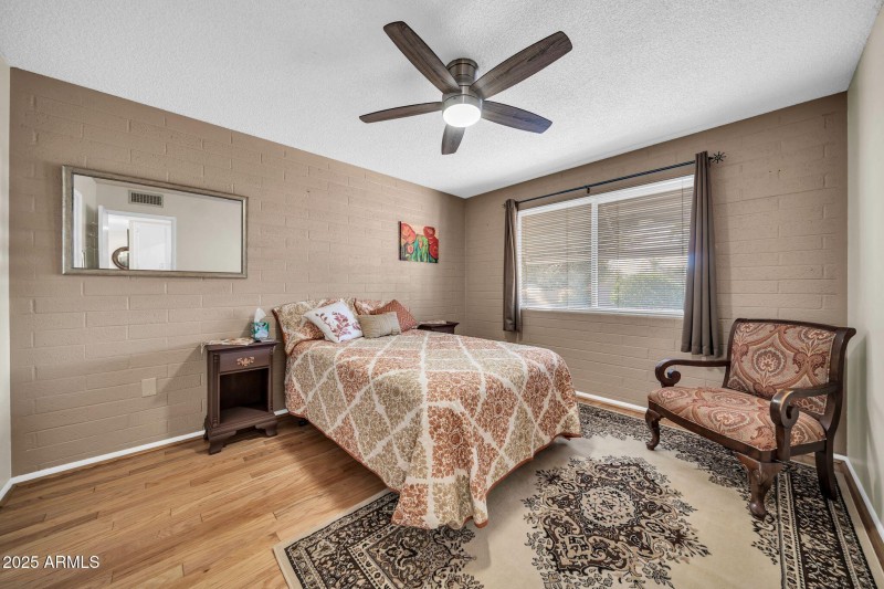 10517 W Cumberland Dr-24