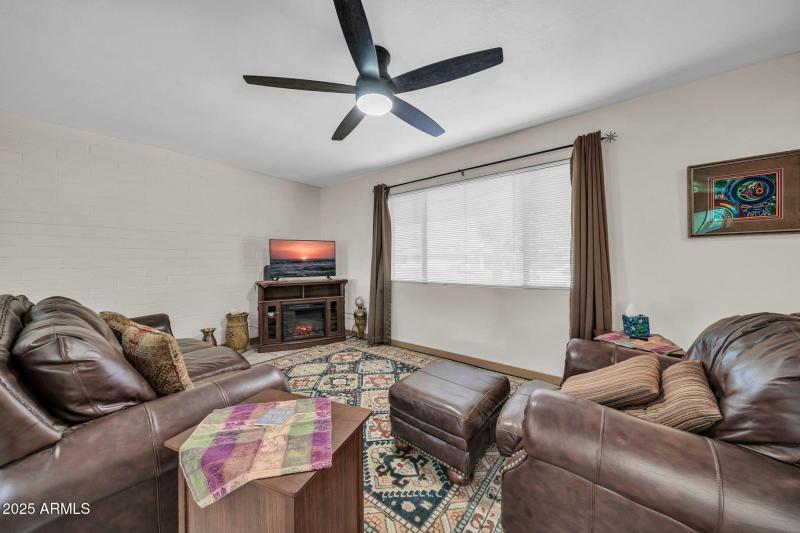 10517 W Cumberland Dr-11