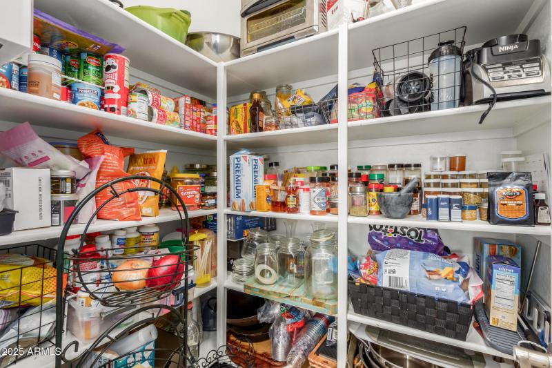 Kitchen Walk-In Pantry Breakfast Bar