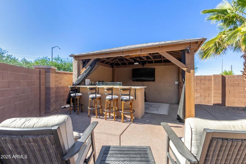 Outdoor Kitchen & Bar