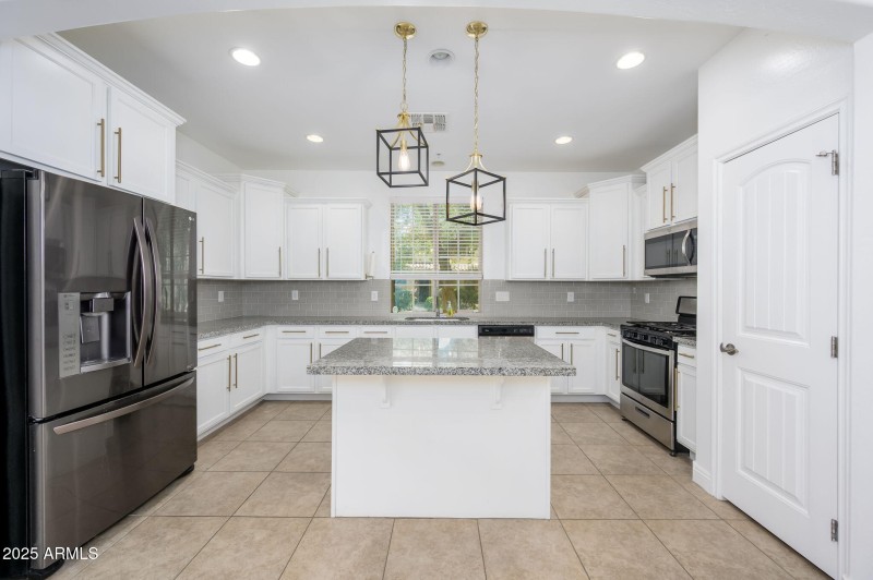 6-web-or-mls-WhiteRock-14