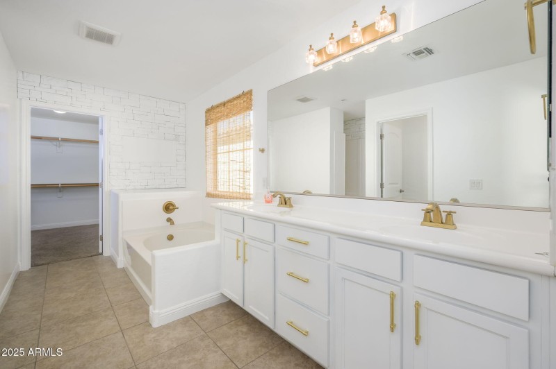 18-web-or-mls-WhiteRock-9