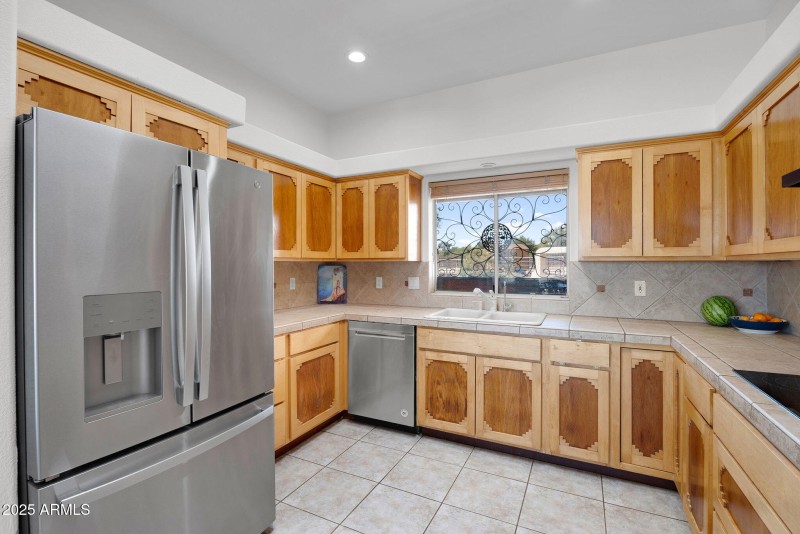 19-web-or-mls-29202 N 146th St -20