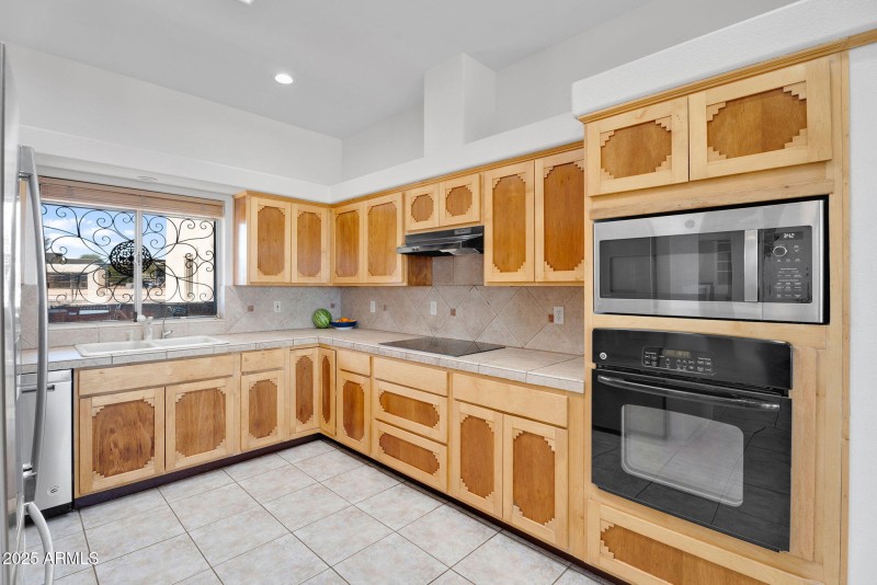 21-web-or-mls-29202 N 146th St -23