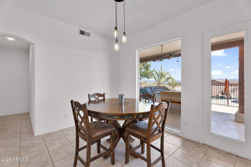 24-web-or-mls-29202 N 146th St -15