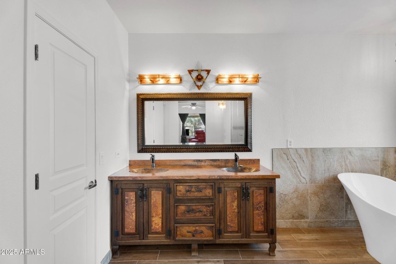 32-web-or-mls-29202 N 146th St -31