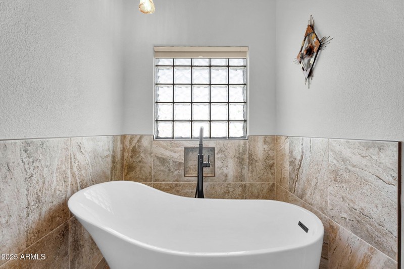 35-web-or-mls-29202 N 146th St -34