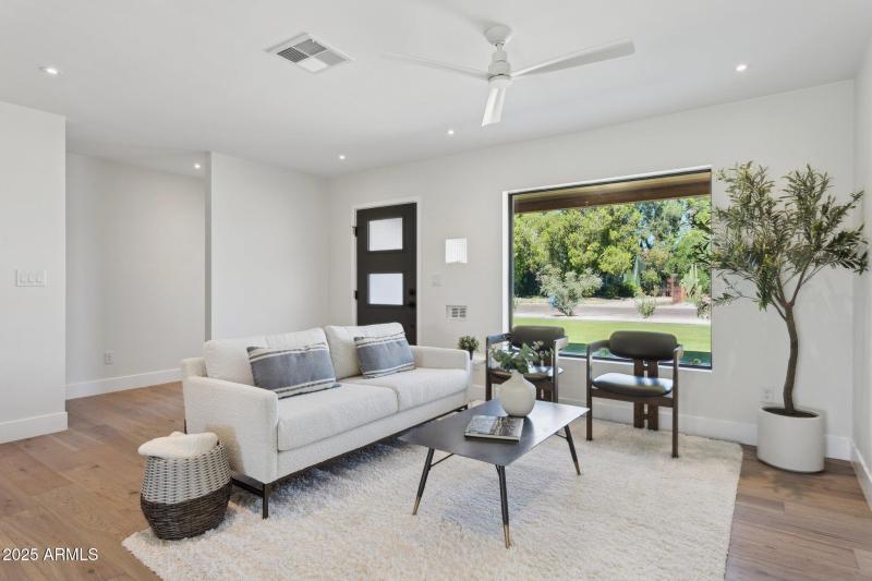 8-web-or-mls-1707-e-pinchot-ave