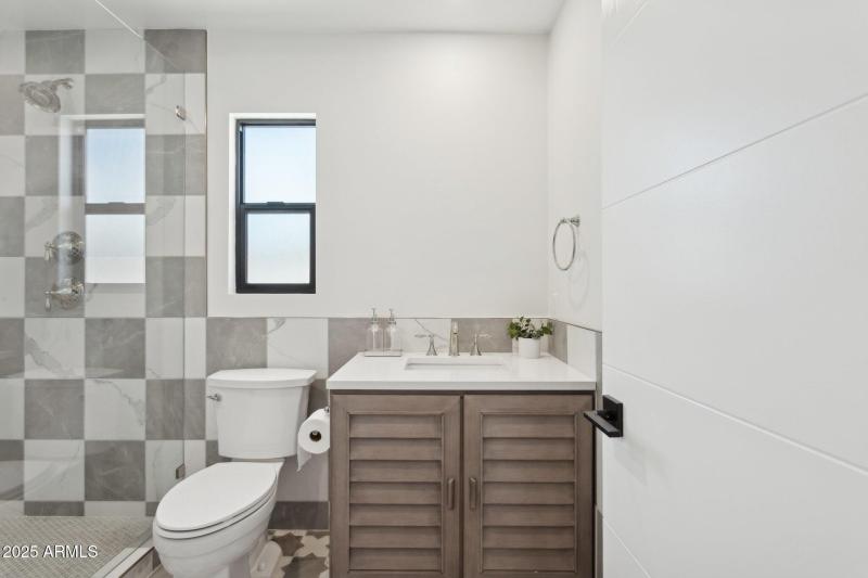 23-web-or-mls-1707-e-pinchot-ave