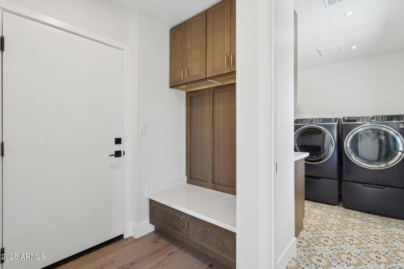 25-web-or-mls-1707-e-pinchot-ave