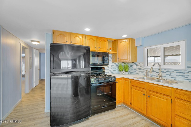 12-web-or-mls-747 E germann-11