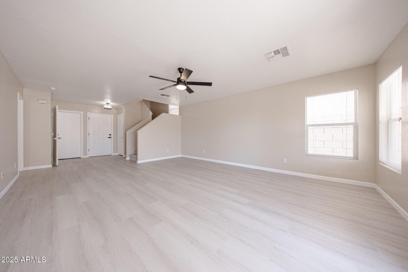 224th Livingroom looking to entrance 202