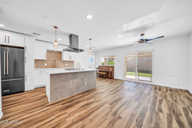 5503 W Carol Ann Way-8