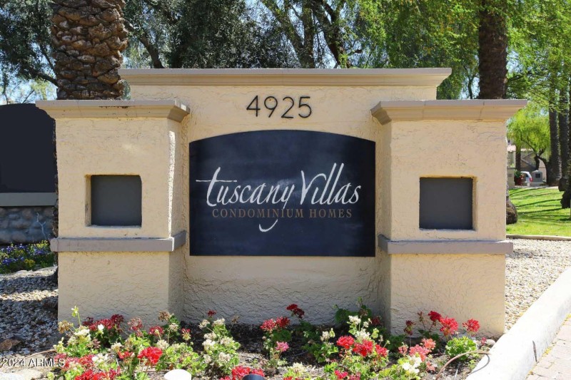 Tuscany Villas-Sign