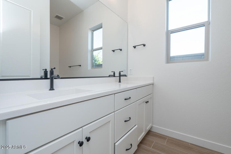 Tri Pointe Waterston Central 272 - Bathr