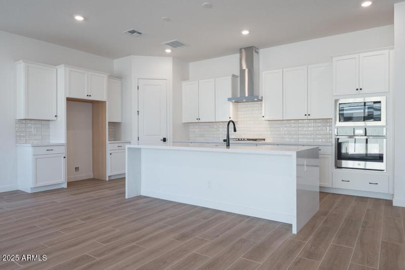 Tri Pointe Waterston Central 272 - Kitch