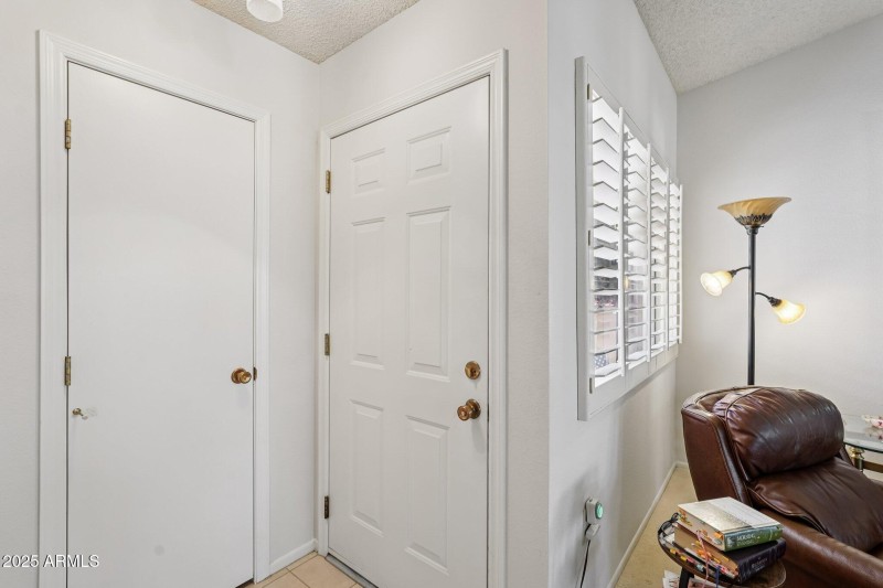 9-web-or-mls-W Countryside Dr-S0611-009