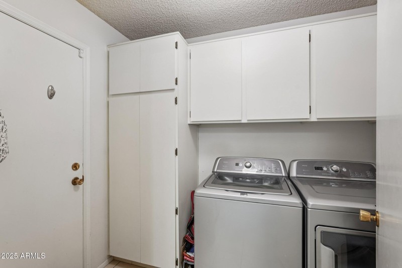 24-web-or-mls-W Countryside Dr-S0611-024