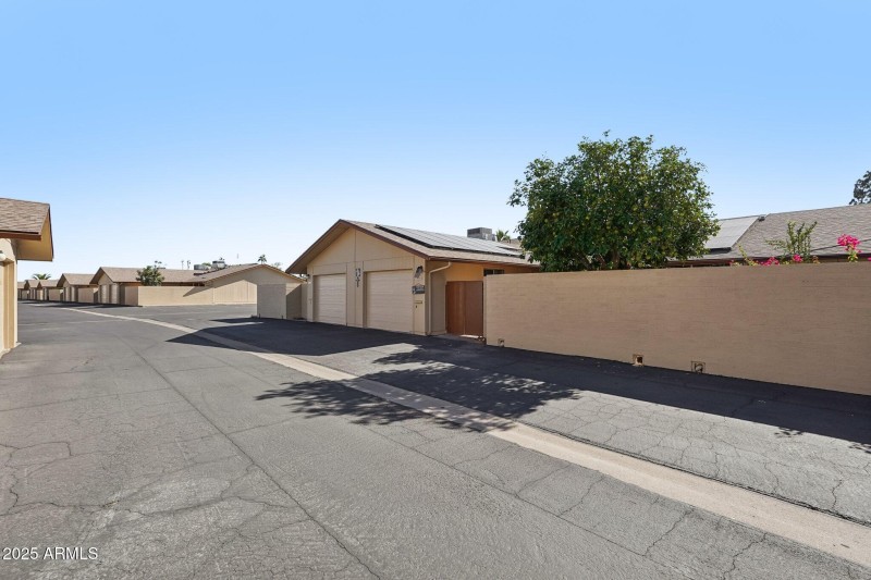 40-web-or-mls-W Countryside Dr-S0611-040