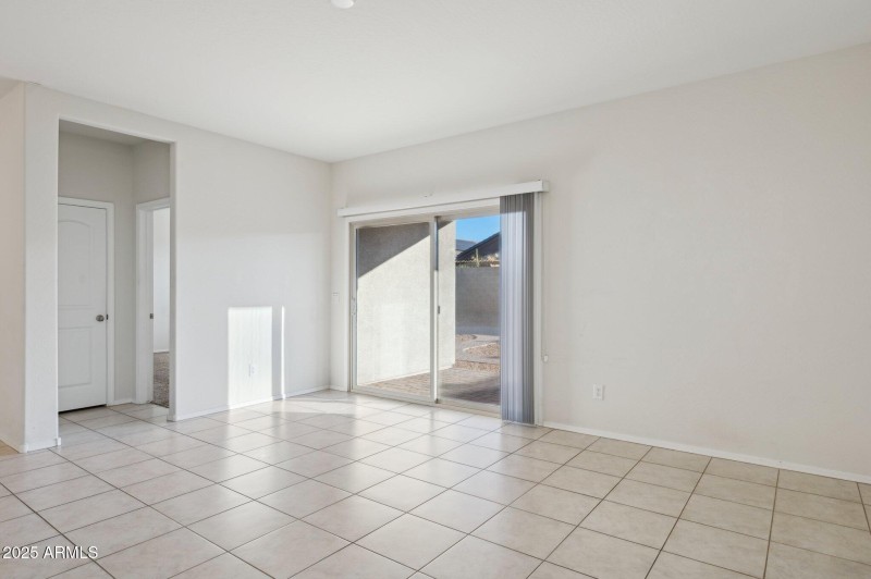 12-web-or-mls-5003-e-smoky-quartz-rd