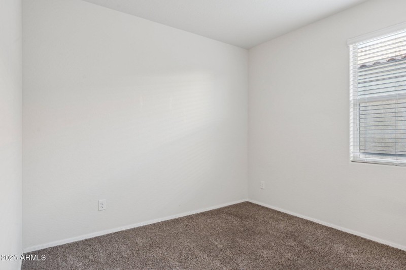 27-web-or-mls-5003-e-smoky-quartz-rd