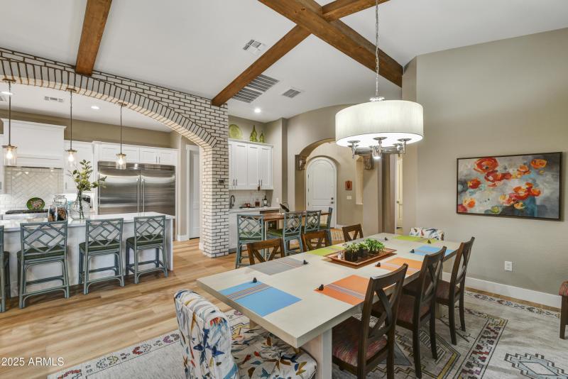 07-Dining to Kitchen