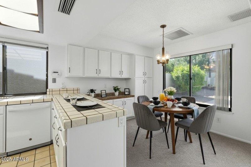 virtual staging breakfastnook