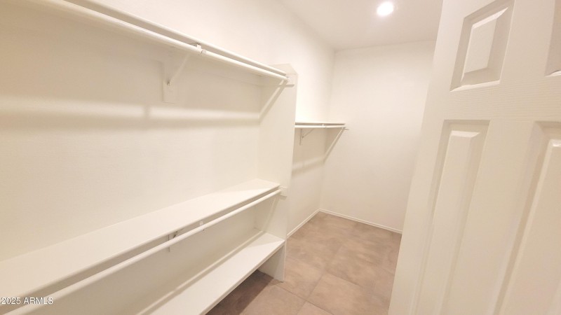 Lakeshore Master Walk In