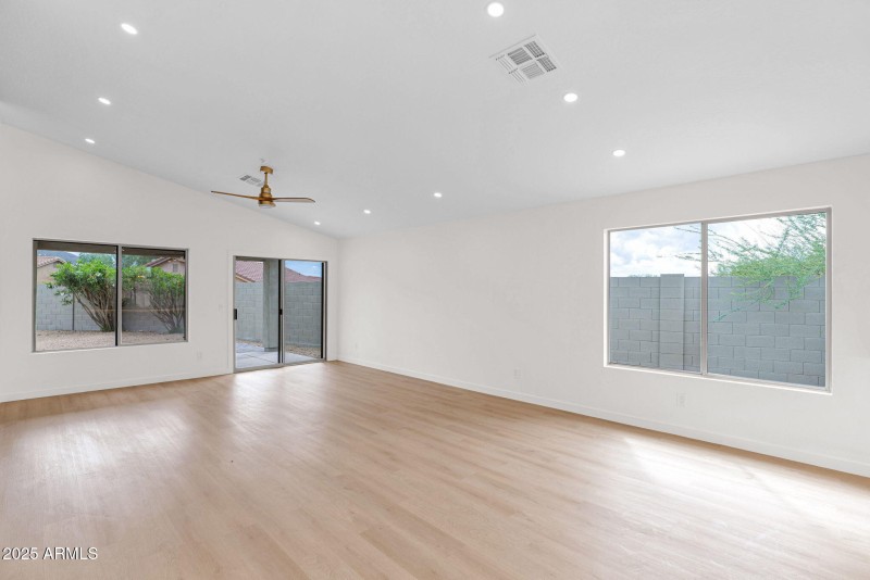 13-web-or-mls-P1326952