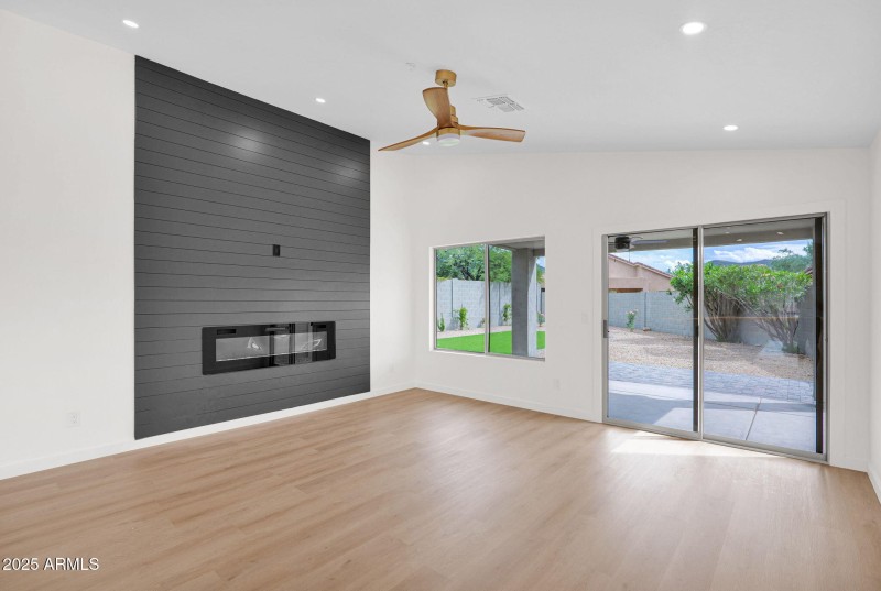 15-web-or-mls-P1326956