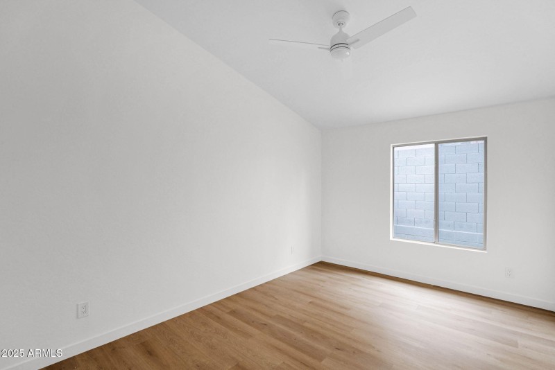 25-web-or-mls-P1326972