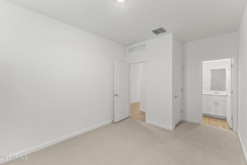 4th bedroom w/ bathroom