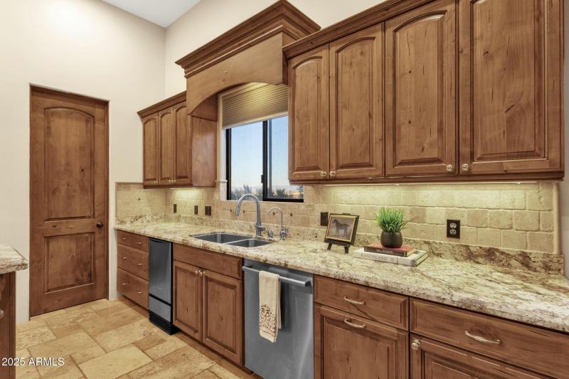 Oversized Walk In Pantry