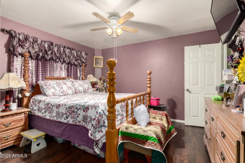 1st bedroom from side